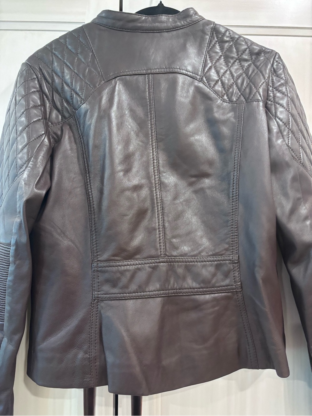 Danier women’s genuine leather moto jacket dark eggplant purple quilted zip S - Picture 6 of 13